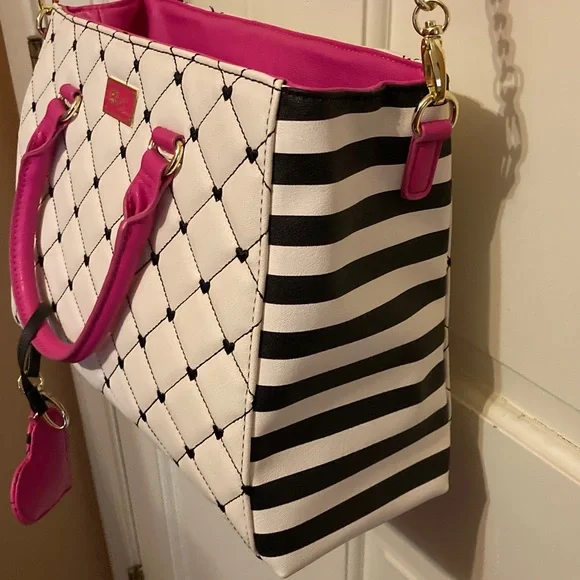 Luv Betsey Johnson Breann Quilted Tote with Pink and Black Heart Accents. NEW! - Picture 5 of 15